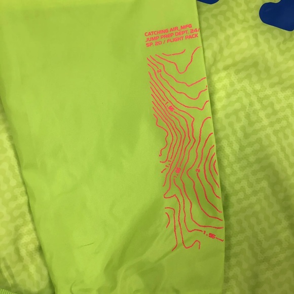 NIKE WINDRUNNER HOODED RUNNING JACKET - Picture 8 of 9